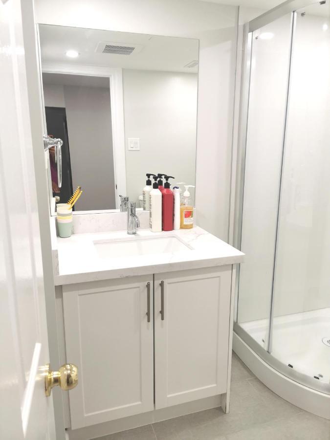 Perfect Location Comfort Private House Lower Level 2 Bedroom Unit Mississauga Kültér fotó